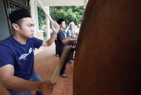 Pertunjukan Tor-tor di Kuala Lumpur dan ulos Malaysia