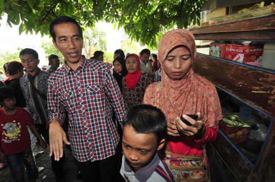 Di sela kampanyenya, Jokowi pesan ketoprak