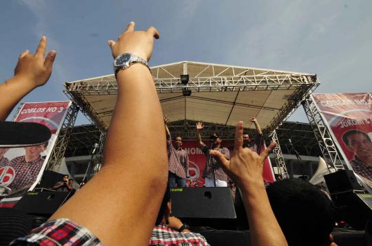 Kampanye kotak-kotak di Senayan