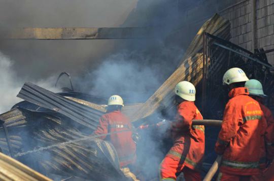 Gudang mebel di Rawasari terbakar