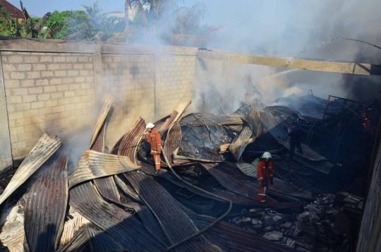 Gudang mebel di Rawasari terbakar