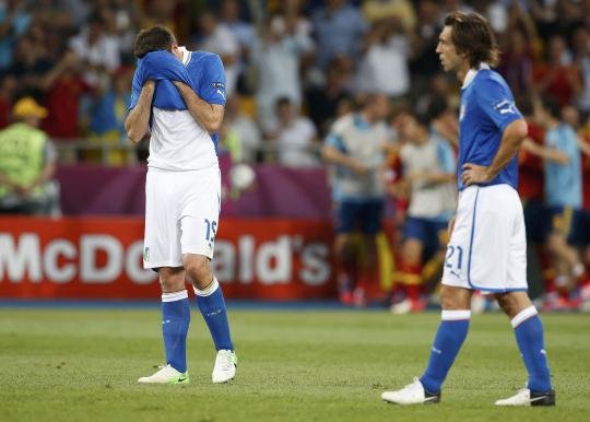 Bantai Italia, Spanyol pertahankan juara Eropa