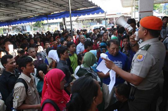 Calon pemudik rela antre tiket sejak pukul 4 pagi