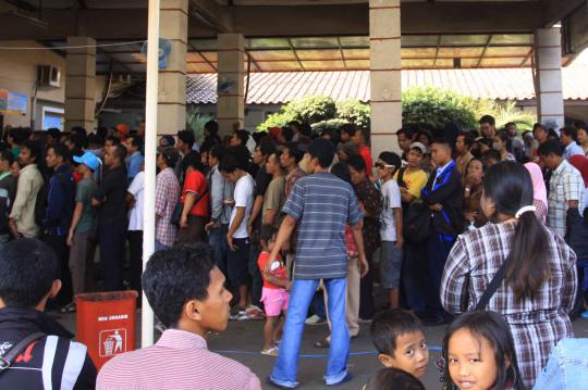 Calon pemudik rela antre tiket sejak pukul 4 pagi