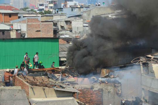 Ratusan rumah di Jembatan Besi, Tambora ludes dilalap api