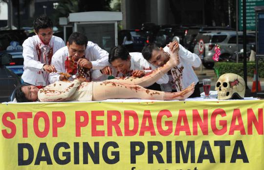 Aksi teatrikal protes perdagangan primata