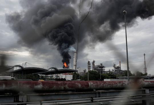 Kilang minyak di Bangkok terbakar hebat