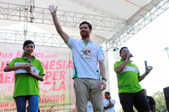 Xabi Alonso meriahkan Indonesia Mengoper Bola