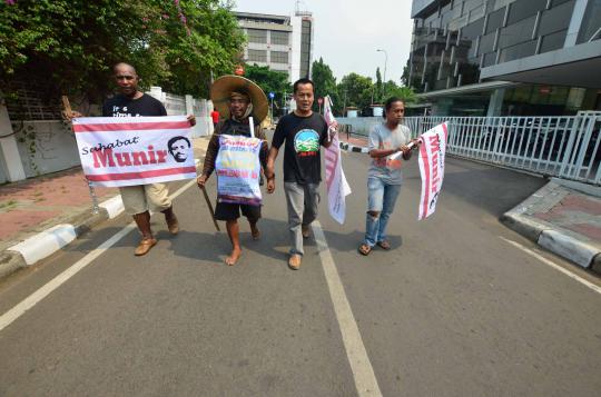 25 Hari jalan kaki, korban Lapindo tiba di Jakarta