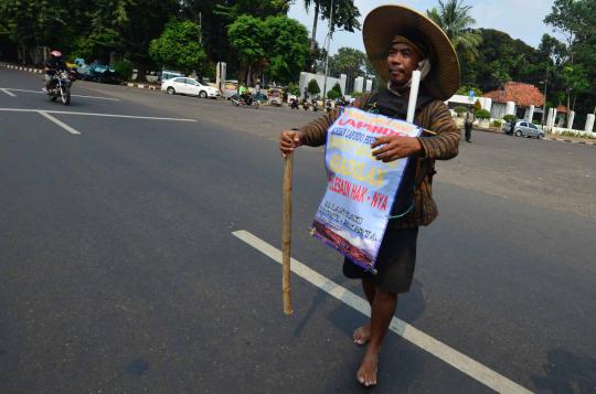 25 Hari jalan kaki, korban Lapindo tiba di Jakarta