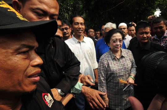 Megawati dan Taufiq Kiemas nyoblos di TPS 031