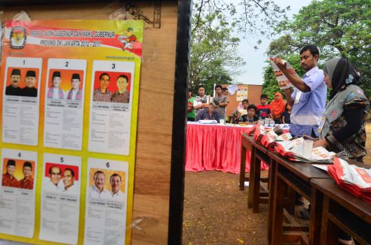 Suasana penghitungan suara di TPS Manggarai