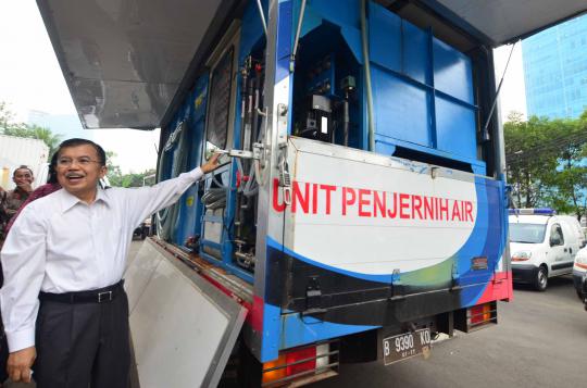 Jusuf Kalla tinjau persiapan mobil air bersih PMI