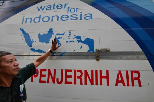 Jusuf Kalla tinjau persiapan mobil air bersih PMI