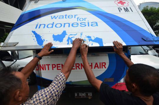 Jusuf Kalla tinjau persiapan mobil air bersih PMI