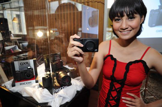 Model cantik dan kamera