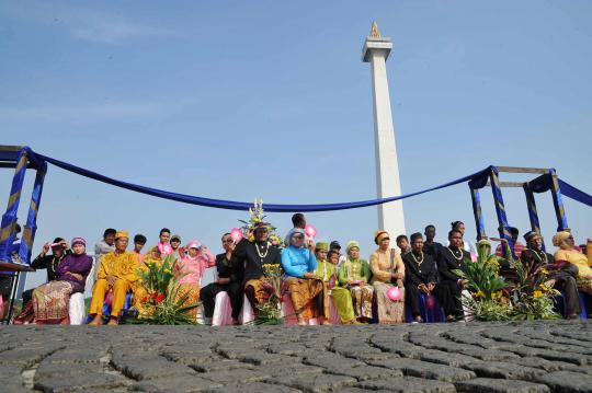 Pelaminan nikah massal terpanjang di Monas