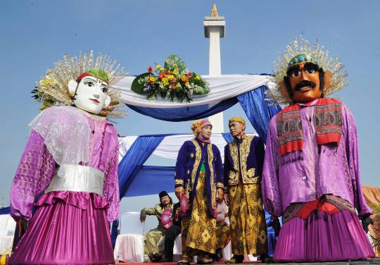 Pelaminan nikah massal terpanjang di Monas