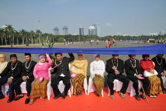 Pelaminan nikah massal terpanjang di Monas