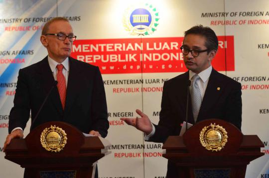 Menlu Bob Carr kunjungi gedung Pancasila