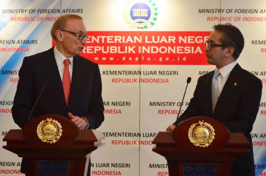 Menlu Bob Carr kunjungi gedung Pancasila