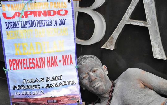 Aksi korban Lapindo di Wisma Bakrie