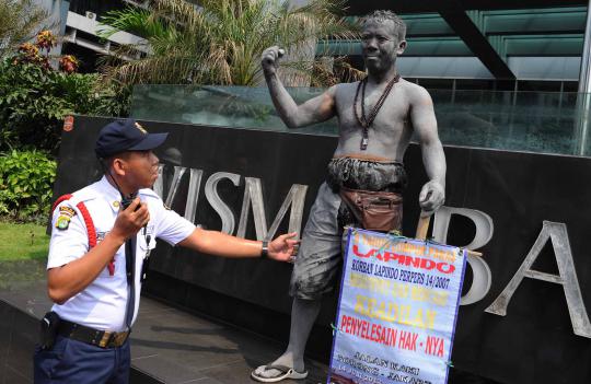 Aksi korban Lapindo di Wisma Bakrie