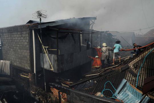 Komplek TNI AL di Manggarai terbakar