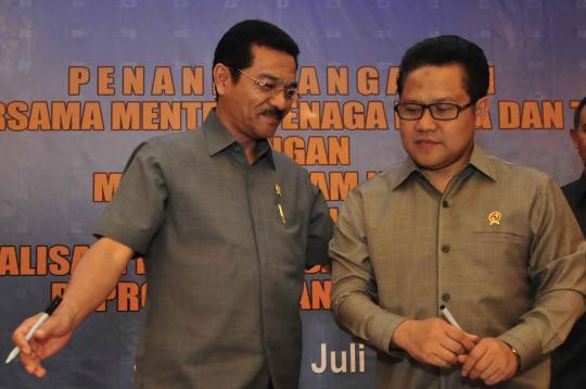 Gamawan & Muhaimin tanda tangani aturan tenaga kerja