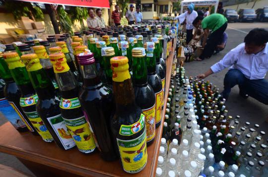 Polisi musnahkan 10.123 botol Miras