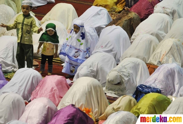 Foto : Ribuan jemaah Salat Tarawih di Masjid Istiqlal 