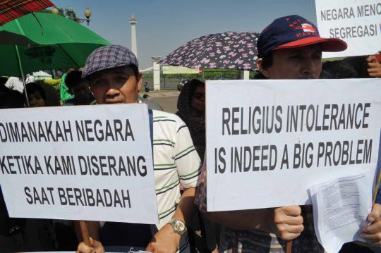 Jemaat HKBP dan GKI Yasmin ibadah di depan Istana Merdeka
