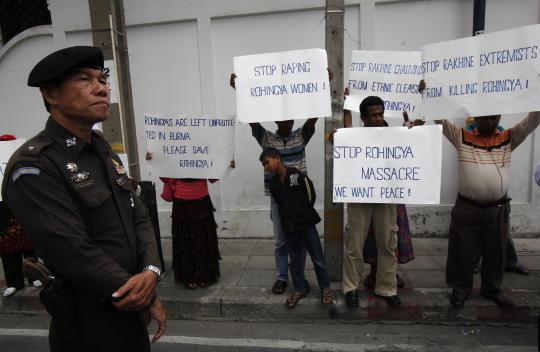 Unjuk rasa menentang pembantaian suku Rohingya Myanmar