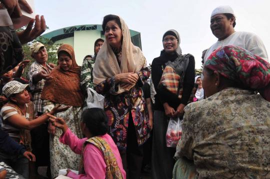 Tatiek Fauzi Bowo, kunjungi pasar Induk Kramat Jati