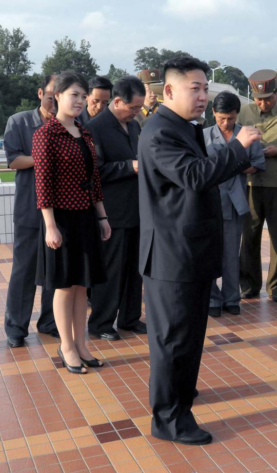 Kim Jong Un dan istri cantiknya Ri Sol Ju