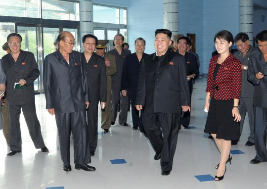 Kim Jong Un dan istri cantiknya Ri Sol Ju
