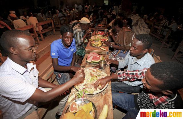 Foto : Buka puasa di negara-negara Afrika merdeka.com