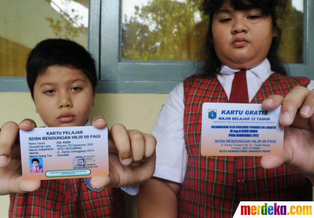 Foto : Foke resmikan program wajib belajar 12 tahun 