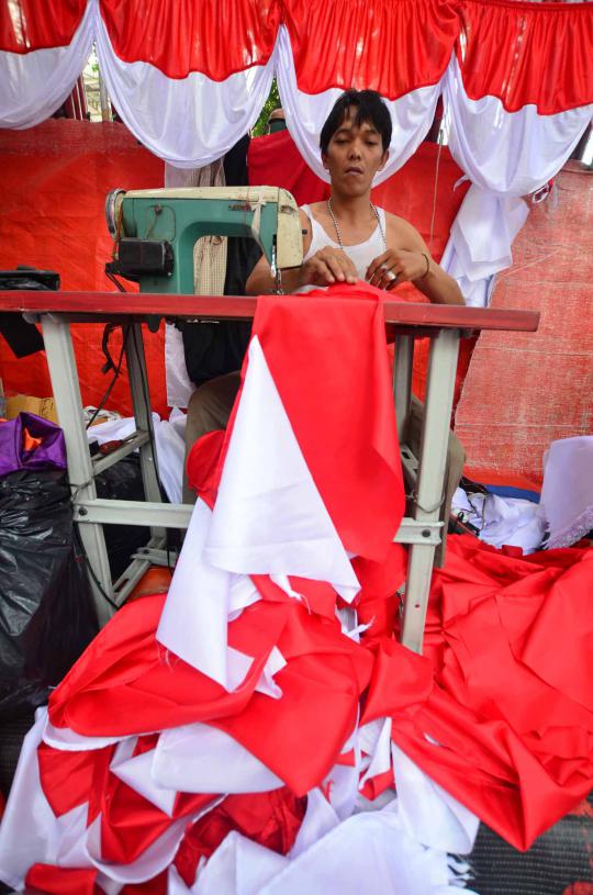 Bendera merah putih jelang HUT RI