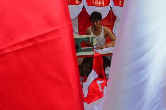 Bendera merah putih jelang HUT RI