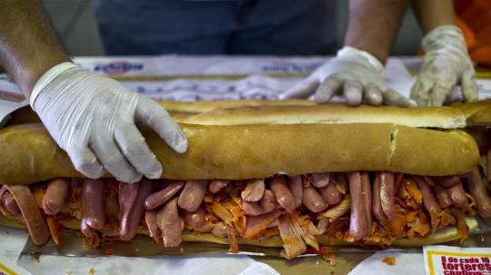 Koki Meksiko buat sandwich terpanjang di dunia