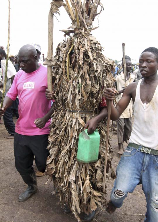 Tradisi sunat suku pedalaman Uganda, Afrika