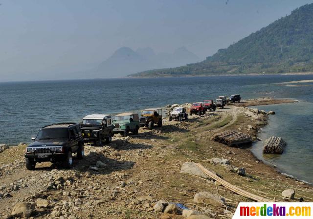 Foto : Melintasi medan berat Sahur Offroad merdeka.com