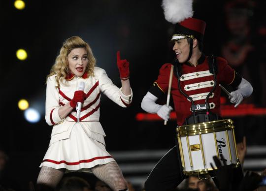 Aksi Madonna tampil energik di panggung