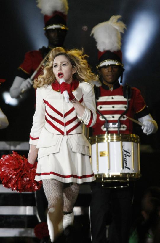 Aksi Madonna tampil energik di panggung