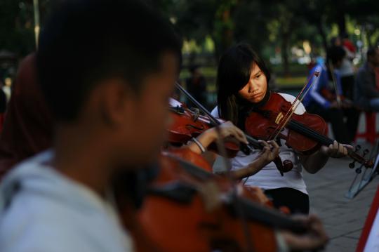 Kegiatan komunitas musik Taman Suropati di bulan Ramadan