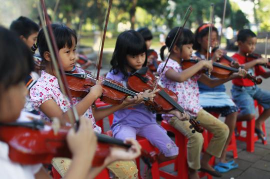 Kegiatan komunitas musik Taman Suropati di bulan Ramadan