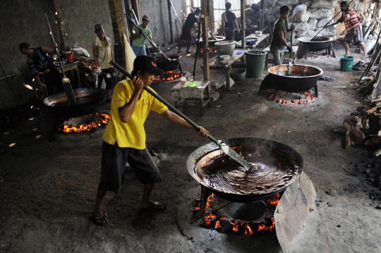 Pembuat dodol khas Betawi