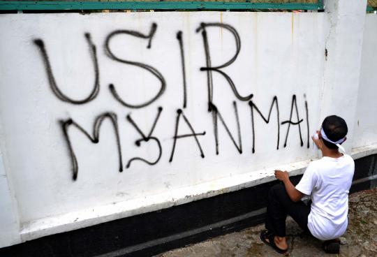 Massa peduli etnis Rohingya demo di Kedubes Myanmar 
