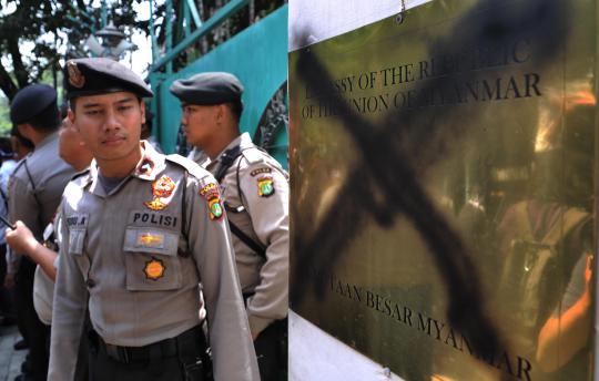 Massa peduli etnis Rohingya demo di Kedubes Myanmar 